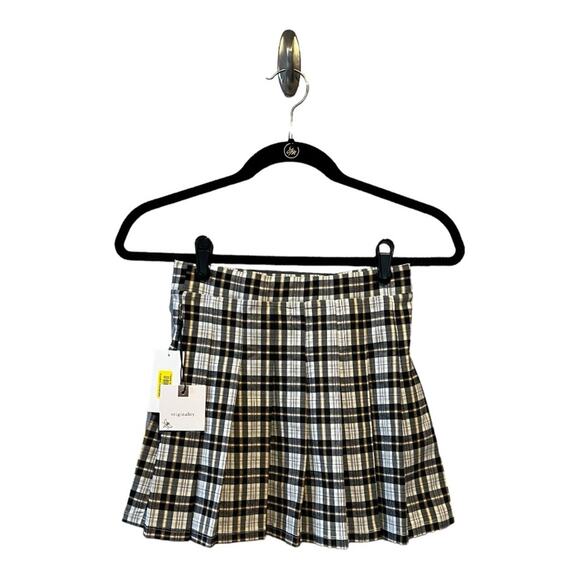 Originality NWT Pleated Plaid Skirt size M Black - Picture 1 of 9